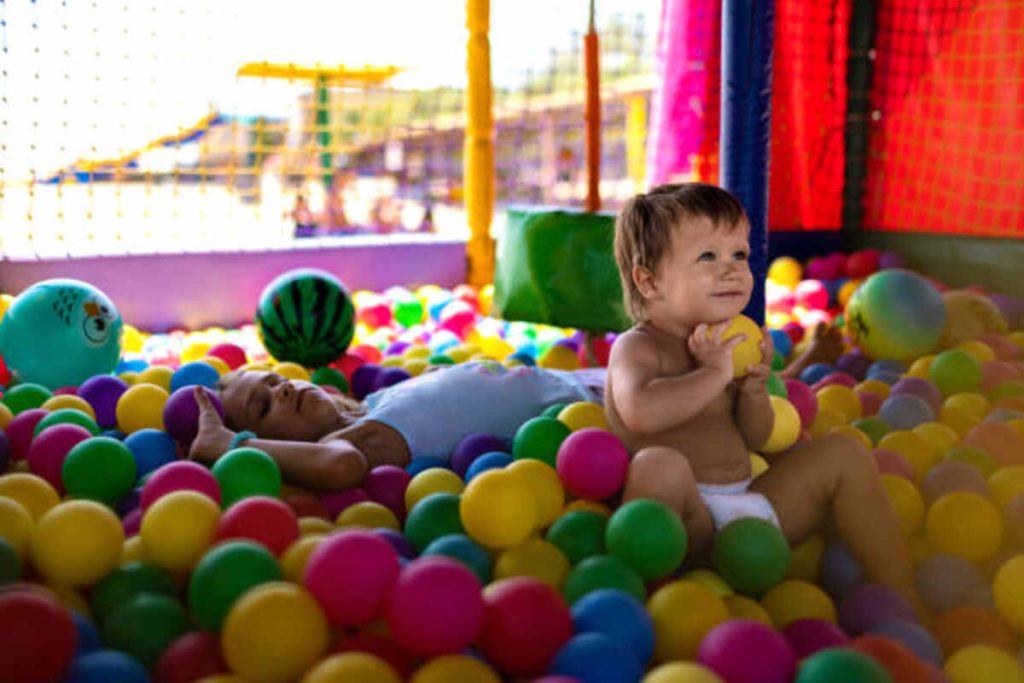 Make a Splash at Your Next Party With This Spongebob SquarePants Bounce House