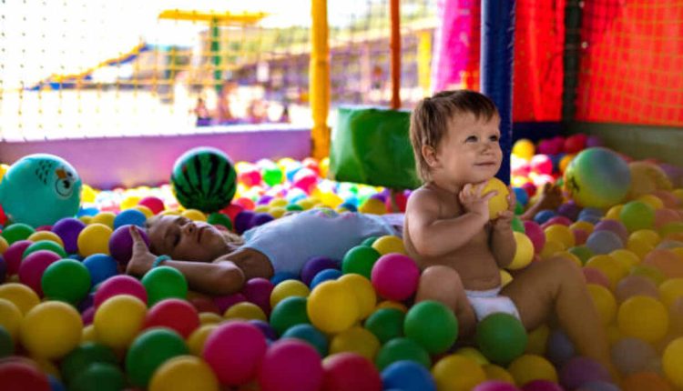 Make a Splash at Your Next Party With This Spongebob SquarePants Bounce House
