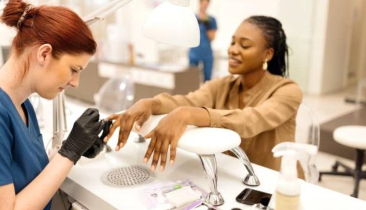 Nail polish Distributor